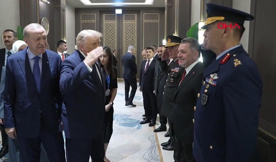Trump'tan Türk Komutanlara Askeri Selam Gösterisi