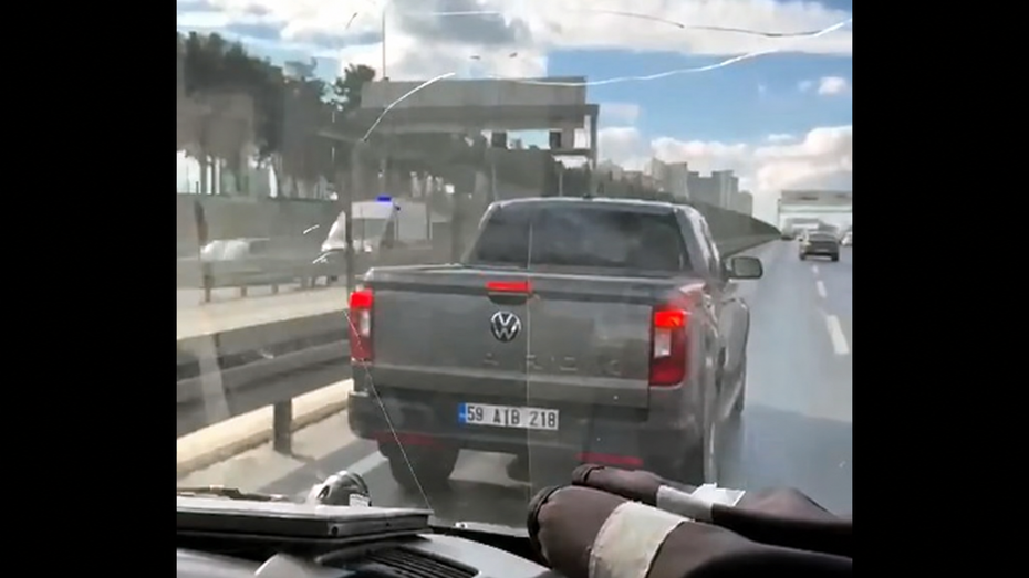Tüm uyarılara rağmen ambulansa yol vermedi, yakalandı