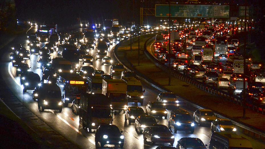 İstanbul'da Trafik Kabusu Uzamaya Devam Ediyor: Derz Çalışmaları nedeniyle Ulaşım Felç Oldu