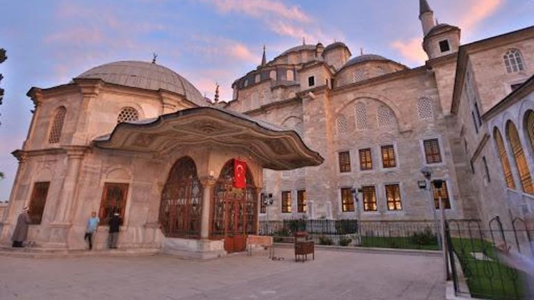Fatih Sultan Mehmet’in Türbesi nerede ve nasıl gidilir? Fatih’in türbesi ziyarete açık mı?
