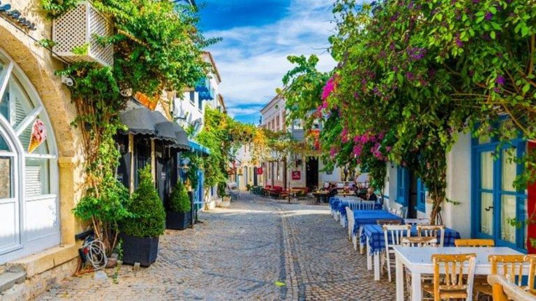 Alaçatı nerede ve nasıl gidilir?  Alaçatı’da gezilecek yerler nereleridir?