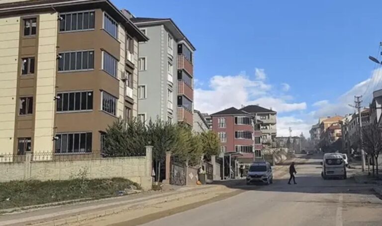 Babası onu iple astırdı: Düşen gencin durumu kritik