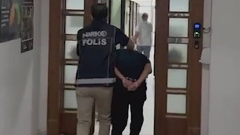 32 yıl kesinleşmiş hapisle aranan şahıs yakalandı – Son Dakika Türkiye Haberleri