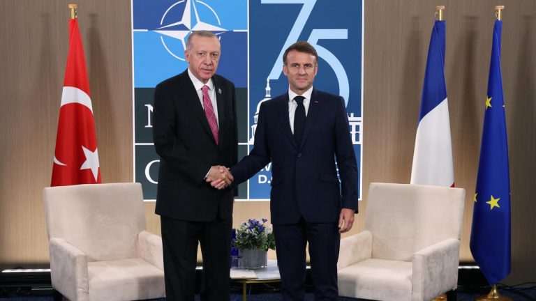 Cumhurbaşkanı Erdoğan, Macron ile görüştü