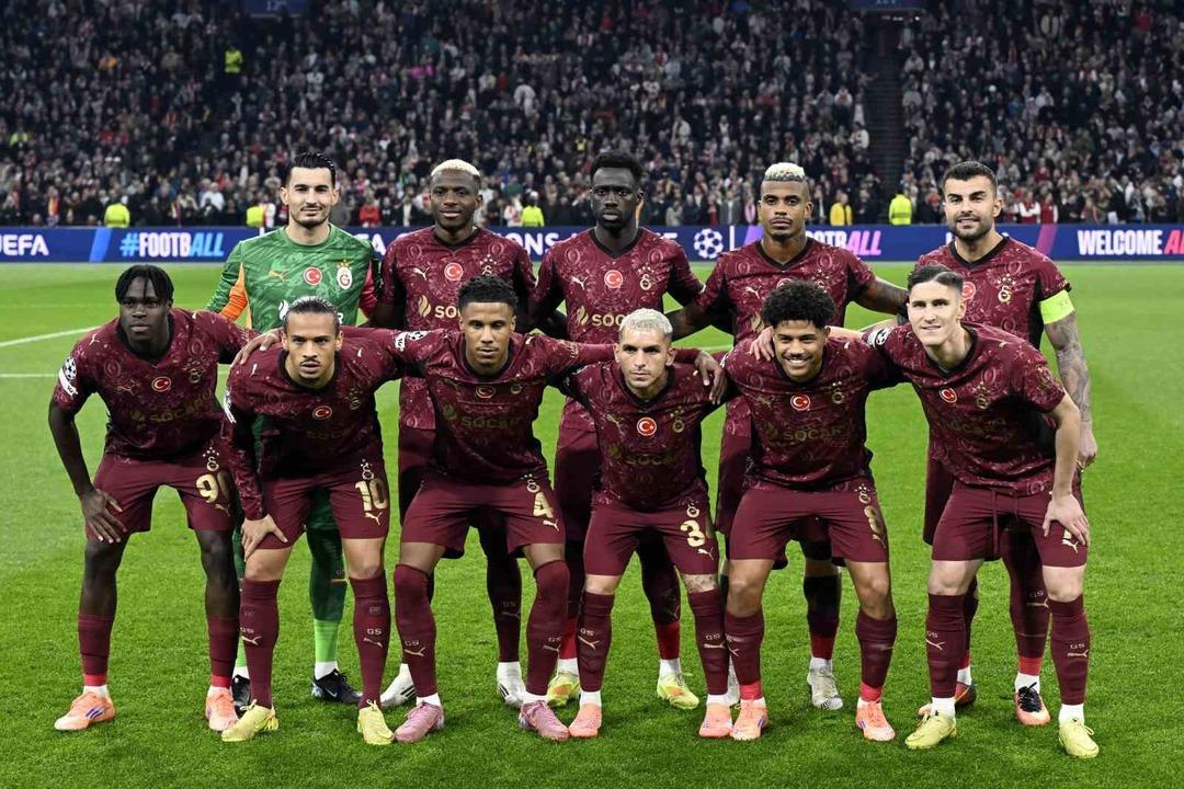 Ajax'ın Şampiyonlar Ligi galibiyeti sonrası Okan Buruk'tan açıklama! İlk 8'e girme hedefini açıkladı! Osimhen'in sözleri trend konu haline geldi 4