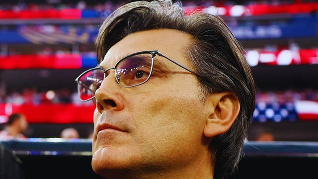 Ümit Özat devre arasında patladı: “Milli Takım’ı San Marino’ya çevirdiniz, gol attık diye seviniyoruz!”